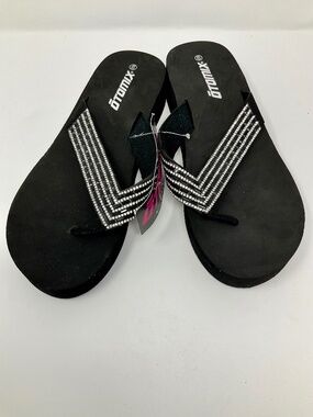NWT "Otomix" Wms Competition & Comfort Rhinestone Flop Flops Sz 9